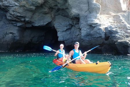 Kayaking adventure with cave exploration in Gran Canaria