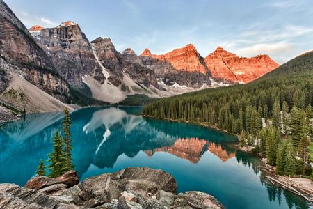 Self-guided driving tour to explore the Canadian Rockies