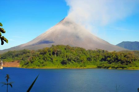 4-day Arenal and Monteverde tour with sloth walk and cloud forest