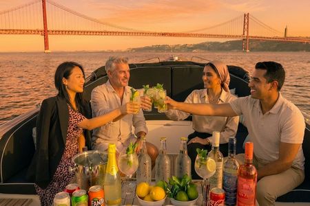Sunset premium boat experience in Lisbon