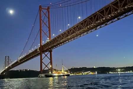 Evening premium boat experience in Lisbon