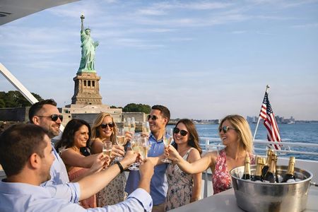 Unlimited Prosecco, beer and Aperol Spritz cruise in New York