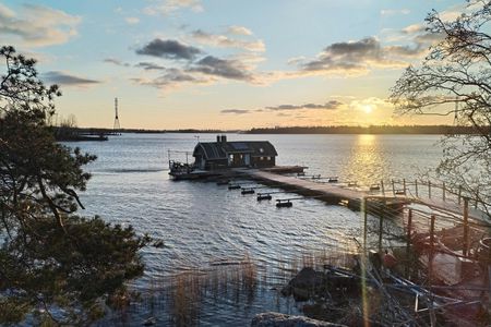 Helsinki rustic traditional floating sauna experience