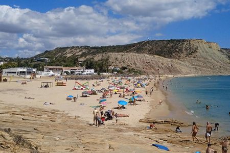 Self-guided scavenger hunt in Praia da Luz