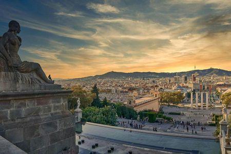 Barcelona Cable Car, Montjuic Castle visit and Magic Fountain show