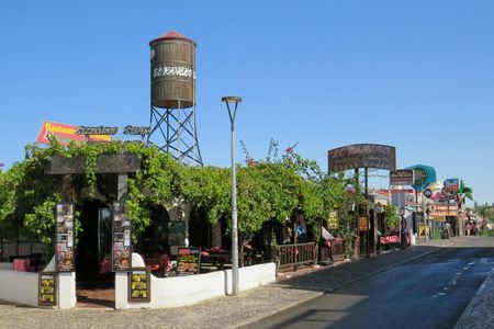 Self-guided scavenger hunt in Albufeira Strip