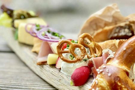 Brewery private tour in Munich with beer tasting and snacks