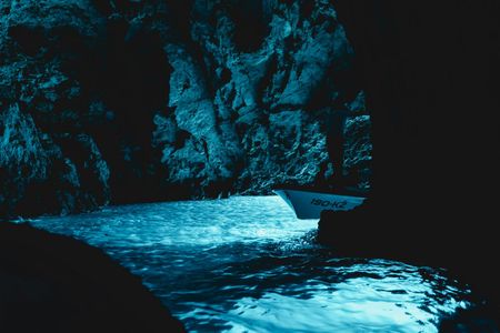 Speedboat tour to Blue Cave and Vis with Pakleni and Hvar islands
