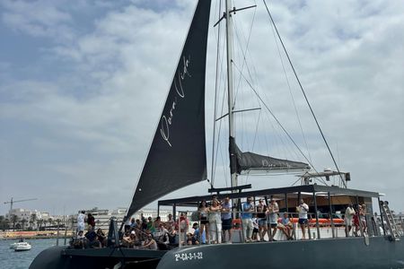 Cádiz nautical tour with fish market visit and catamaran sail