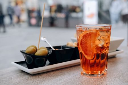 Guided evening tour of Milan with aperitivo, tram ride and dessert