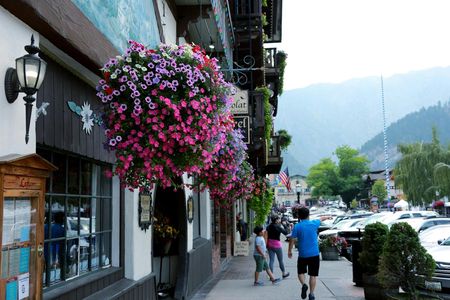 Snoqualmie Falls and Leavenworth day tour from Seattle