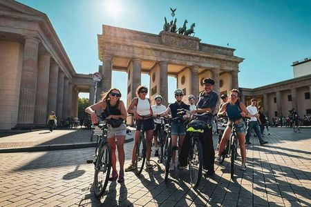 Best of Berlin guided bike tour in English