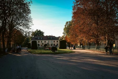 Schönbrunn Zoo access with Vienna audio guide and eSIM