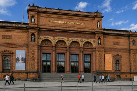 Hamburger Kunsthalle skip-the-line ticket, city audio guide and eSIM