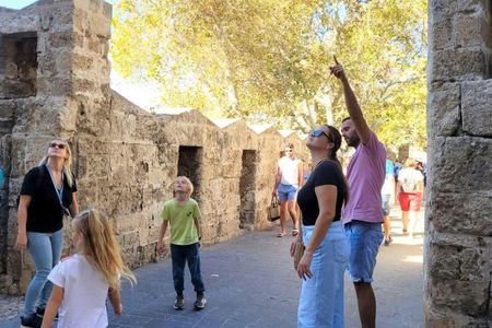 Rhodes medieval city treasure hunt with food stop