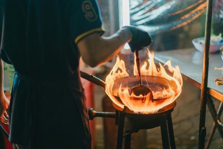 Evening street food tour by tuk-tuk in Bangkok's Chinatown