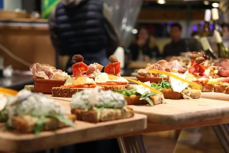 Private pintxos tour with D.O. wines in San Sebastián