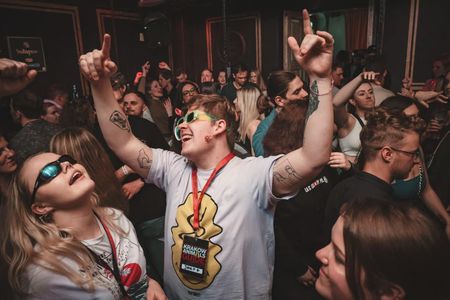 Kraków pub crawl experience with open bar and VIP club entry