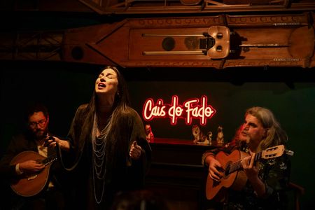 Traditional fado show with local artists in Porto