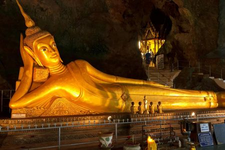 Private tour of three temples from Khao Lak with lunch