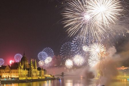 St. Stephen's day fireworks cruise with one drink