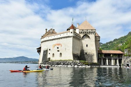 Guided Château Chillon kayak tour