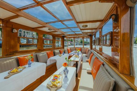 Canal cruise with drinks and cheese from Central Station