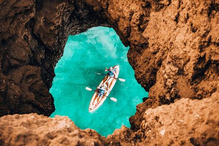 Caves and cliffs kayak tour in Albufeira