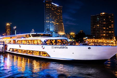 Grand Pearl Dinner Cruise with Thai cultural show