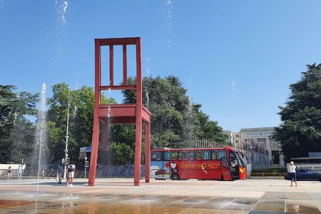 Geneva hop-on hop-off bus and mini-train tour