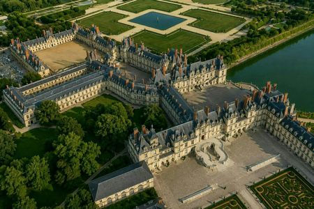 Château de Fontainebleau entry ticket with Paris audio guide and eSIM
