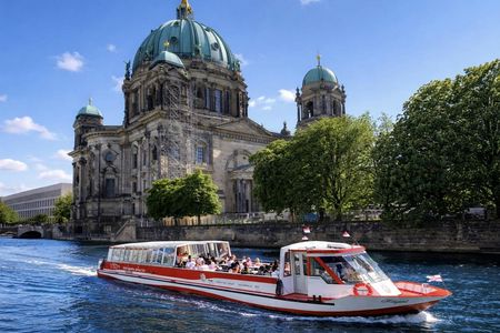 Berlin 1-hour guided panoramic boat tour on the River Spree