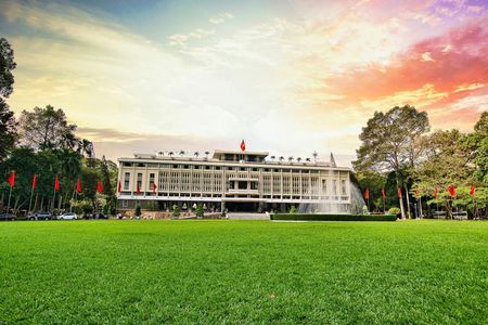 Guided tour to Independence Palace and War Remnants Museum