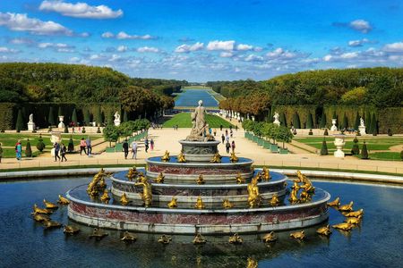 Versailles Palace guided tour with admission and gardens access