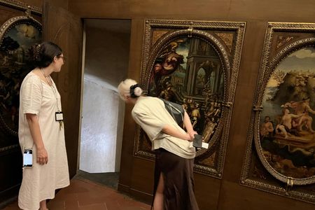 Palazzo Vecchio secret passages tour with lunch or gelato tasting