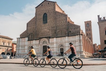 Guided bike tour of Bologna's hidden gems