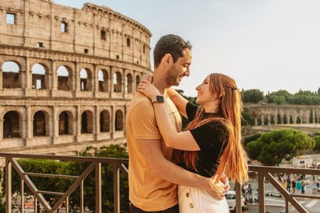 Personalised photoshoot outside the Colosseum