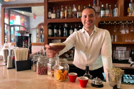 Chinatown and Little Italy food tour with 6 tastings