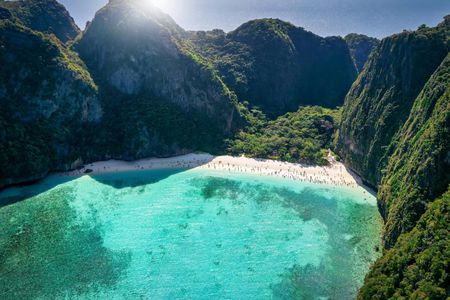 Full-day Phi Phi Islands tour from Phuket with buffet lunch