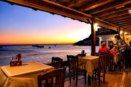 Flavors of Santorini food and wine tour