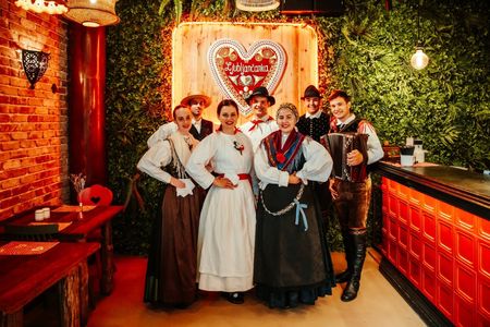 Traditional 2-hour Slovenian dinner and show
