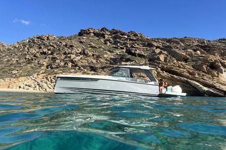 Private luxury speedboat tour in the hidden beauties of Ios