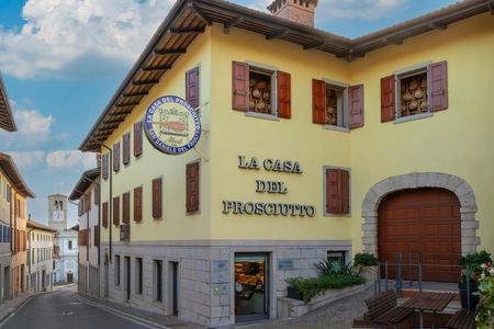 San Daniele prosciutto factory visit with tasting lunch