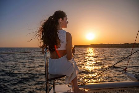 Albufeira sunset cruise with food tasting live DJ and open bar