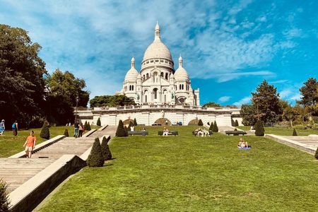 Montmartre walking tour with French cheese, charcuterie and wine
