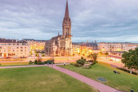 Caen walking tour with a local