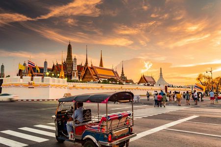 Bangkok bike tour by night