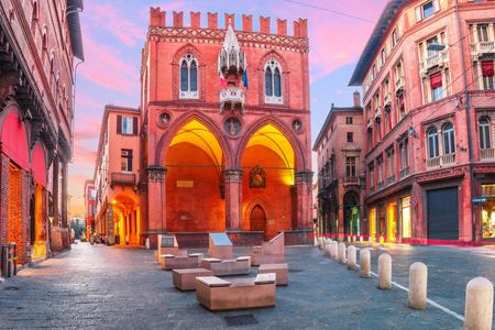Bologna private walking tour with a local