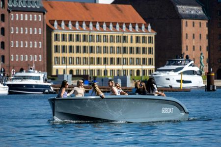 Copenhagen hop-on hop-off bus and guided harbour cruise