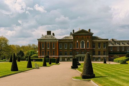 Kensington Palace and Royal Gardens walking tour with entry
